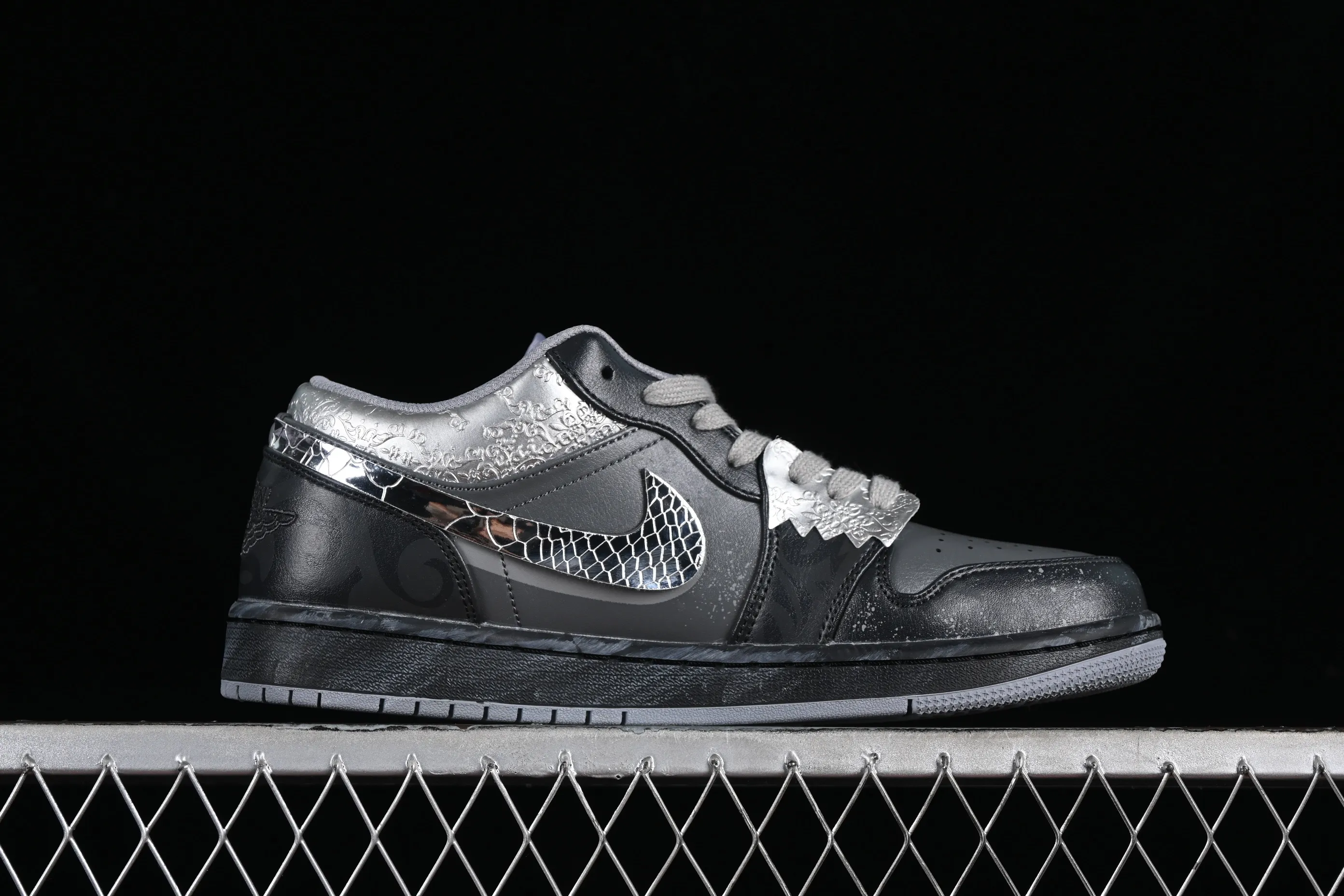All categories Air Jordan Jordan series basketball shoes Air Jordan 1 Low Air Jordan 1 Low AJ1 Joe 1 Panda Prank Modern Wei Realm Gray Series Black and Silver Gray Low-top Cultural and Casual Shoes 553560-053
